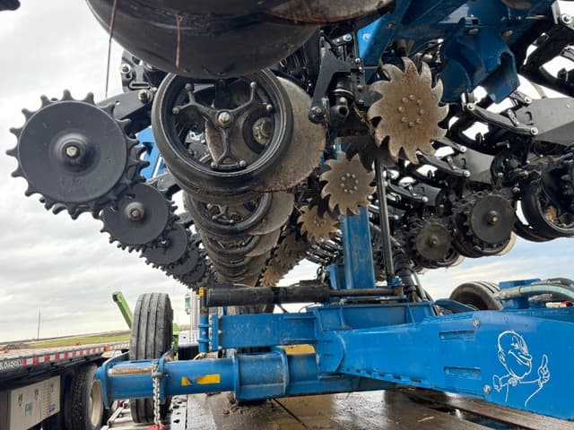 Image of Kinze 5670 equipment image 2