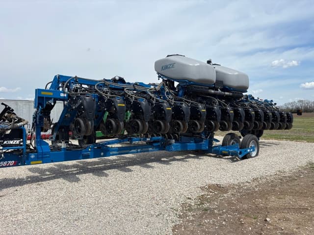 Image of Kinze 5670 equipment image 1