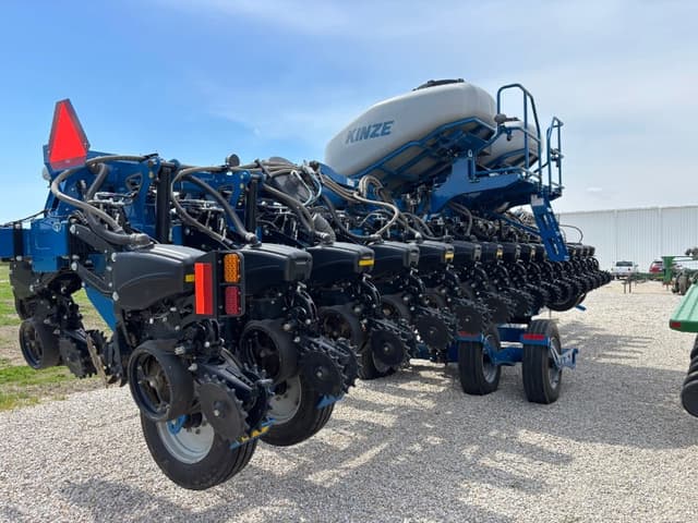 Image of Kinze 5670 equipment image 3