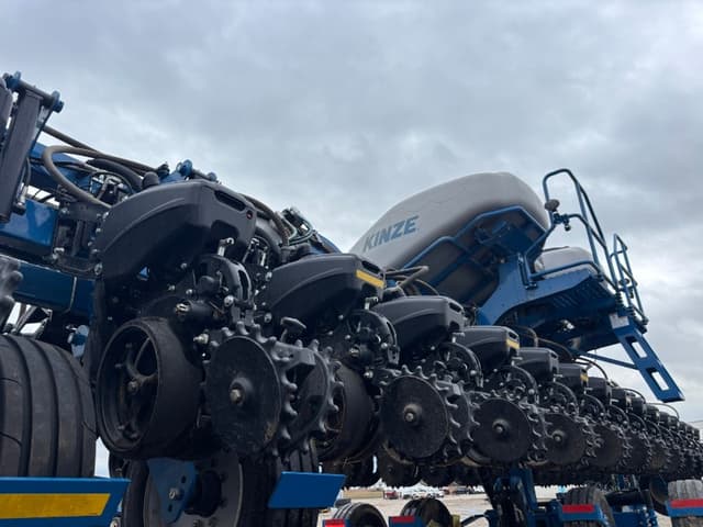 Image of Kinze 5670 equipment image 3