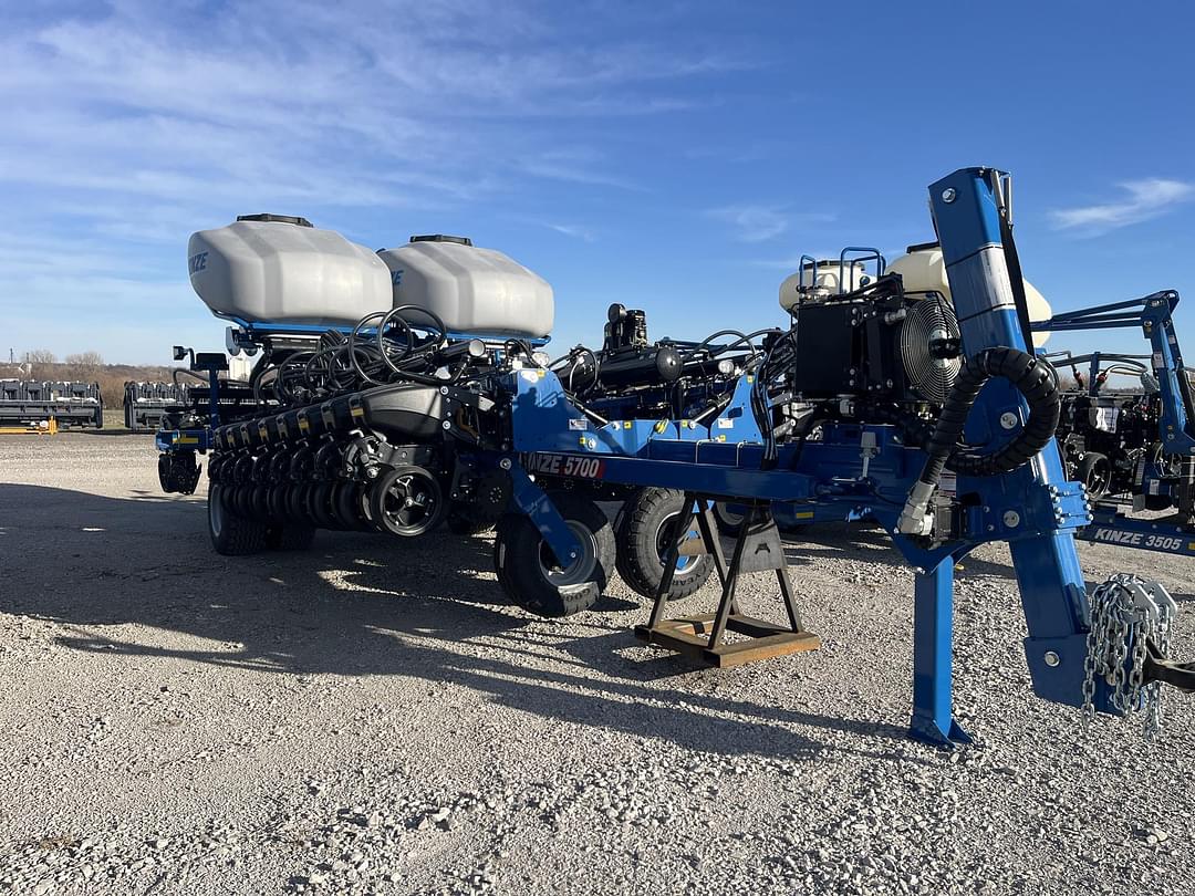 Image of Kinze 5700 Primary image