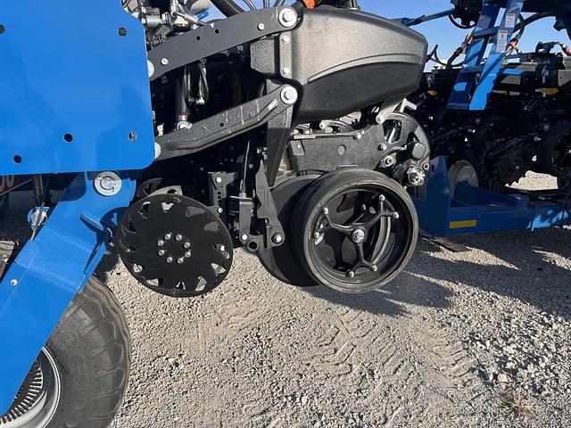 Image of Kinze 5700 equipment image 4