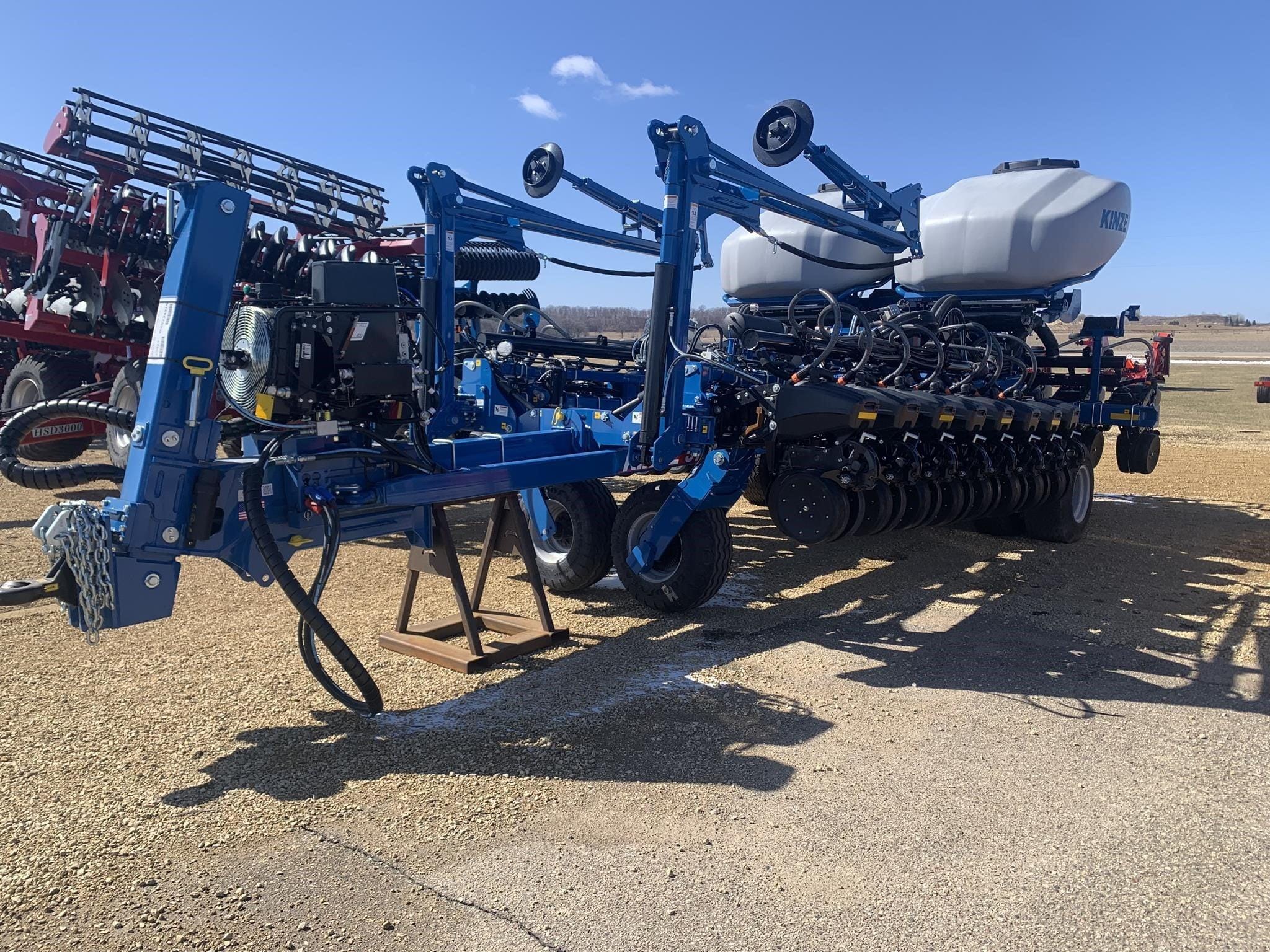 2025 Kinze 5700 Equipment Image0