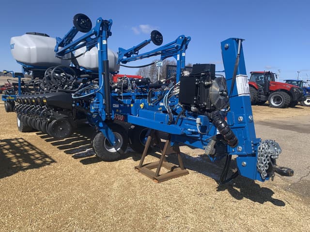 Image of Kinze 5700 equipment image 1