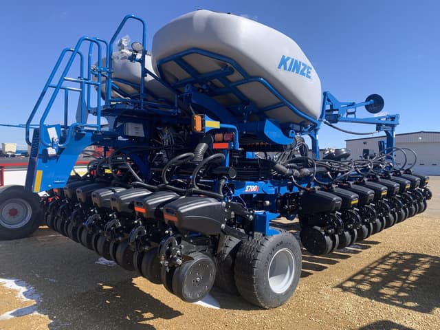 Image of Kinze 5700 equipment image 2