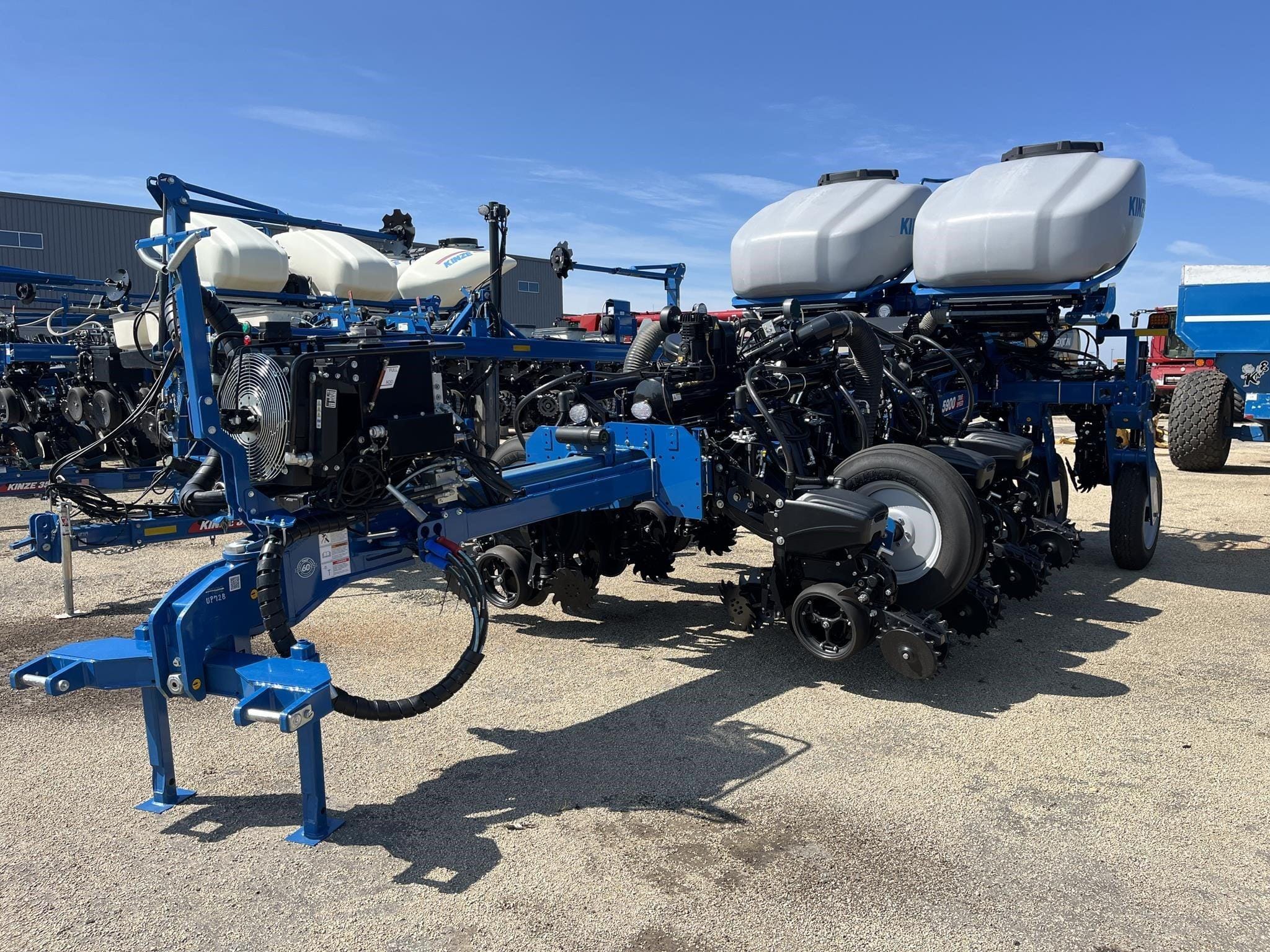 2025 Kinze 5900 Equipment Image0