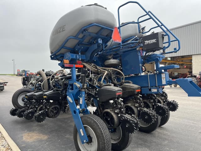 Image of Kinze 5900 equipment image 4