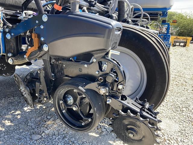 Image of Kinze 5900 equipment image 3