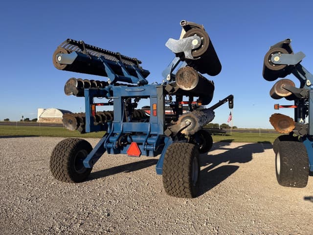 Image of Kinze Mach Till 261 equipment image 2
