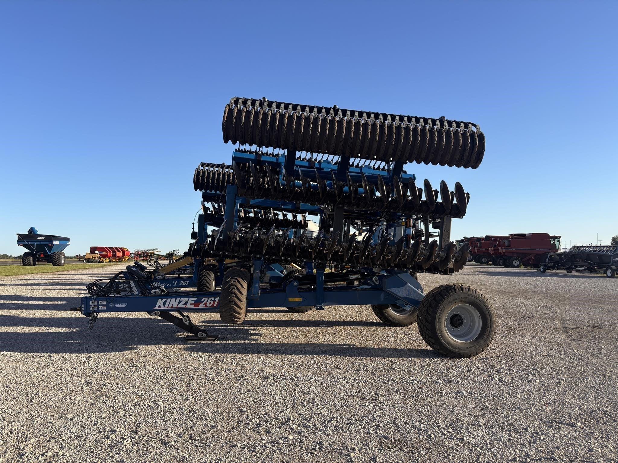 2025 Kinze Mach Till 261 Equipment Image0