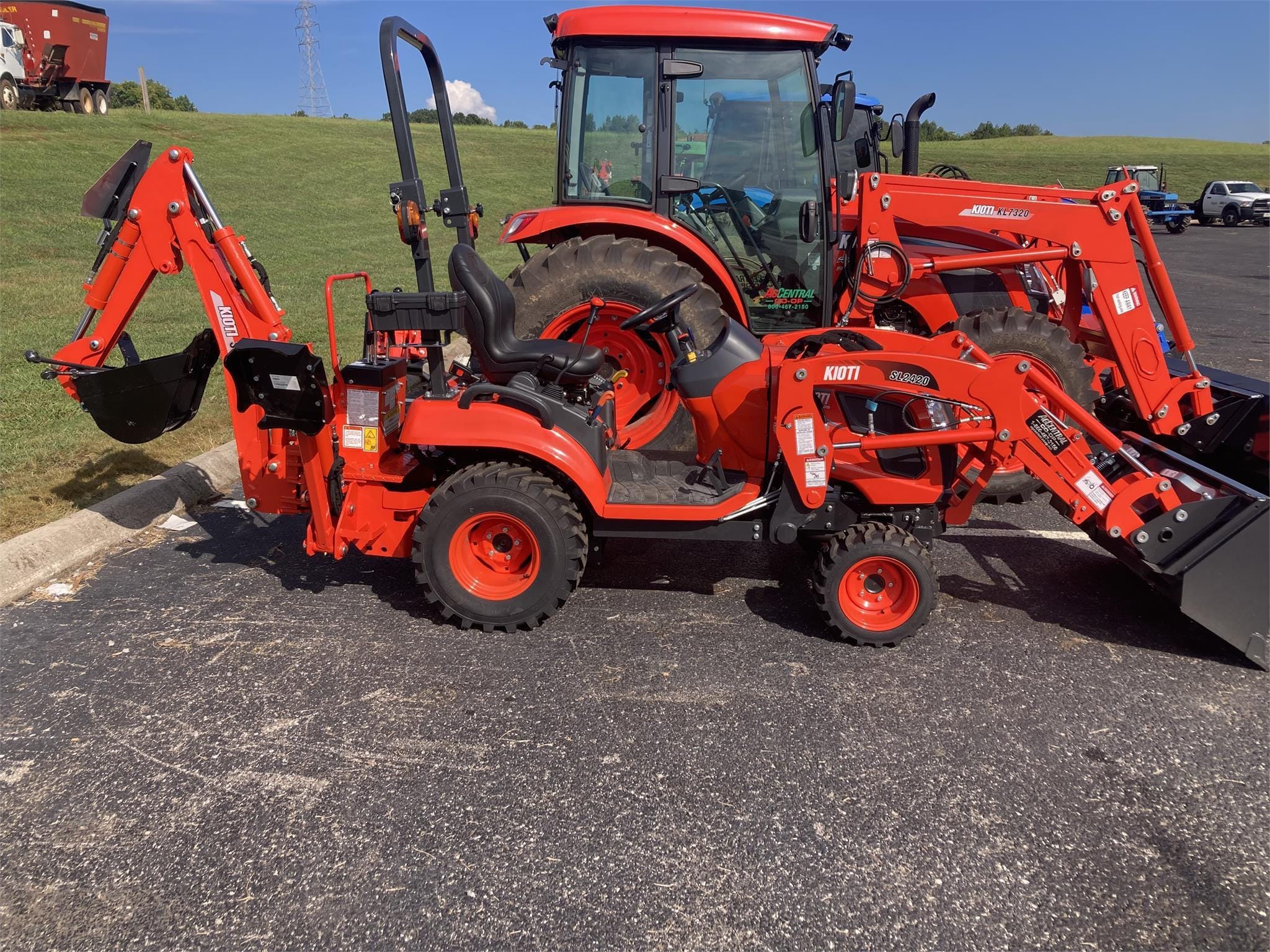 2025 Kioti CS2520 Equipment Image0