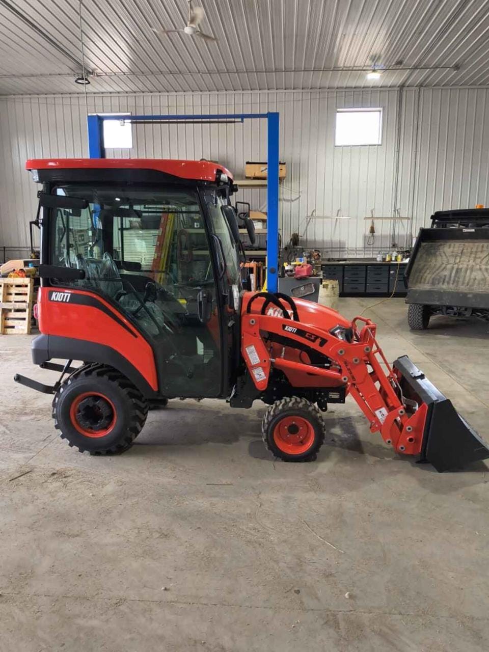 2025 Kioti CS2530HCB Equipment Image0