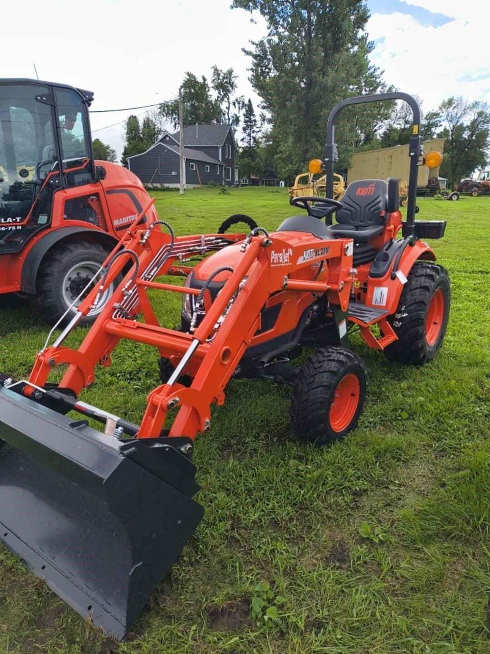 2025 Kioti CX2510HST Image