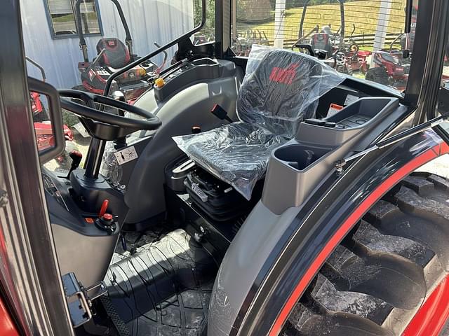 Image of Kioti DK6020HSE equipment image 4