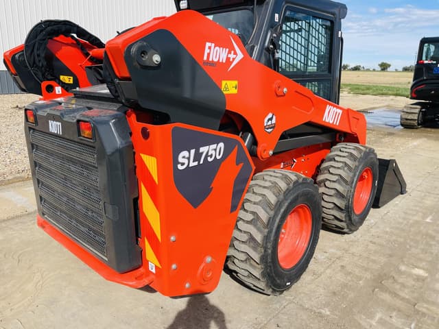 Image of Kioti SL750 equipment image 3