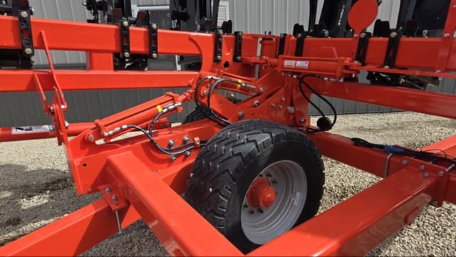 Image of Kuhn Krause Gladiator 1210 equipment image 3