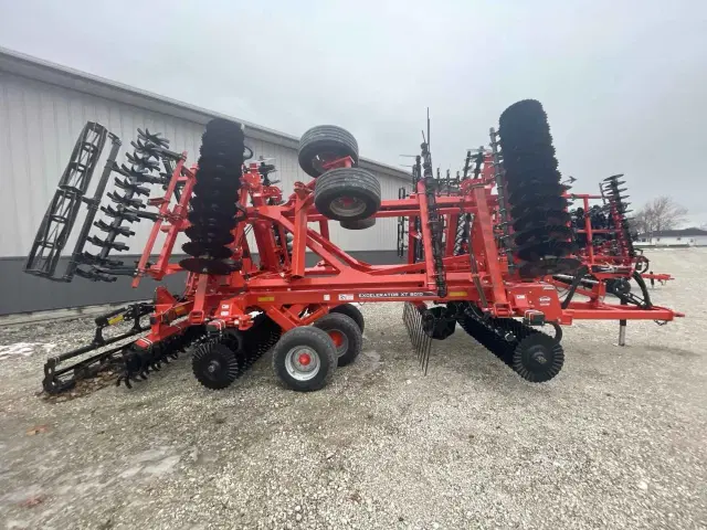 Image of Kuhn Krause Excelerator XT 8010-25 equipment image 1