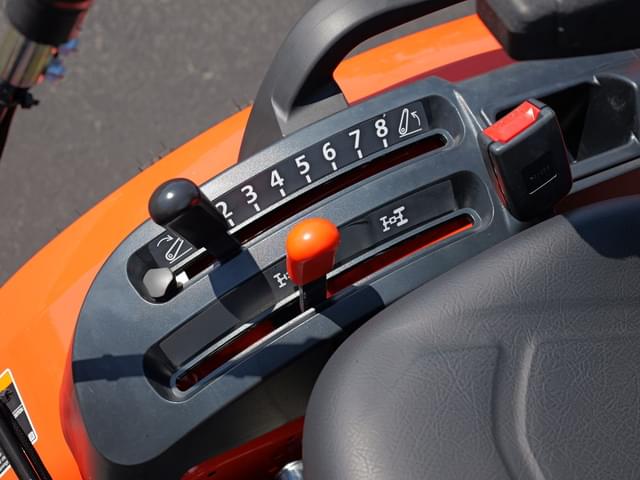 Image of Kubota B2601 equipment image 3