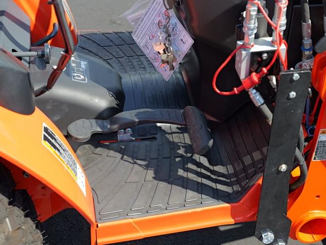 Image of Kubota B2601 equipment image 4