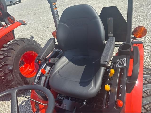 Image of Kubota B2601HSD equipment image 4