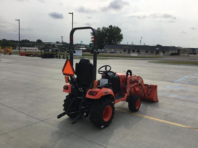 Image of Kubota BX2680 equipment image 4