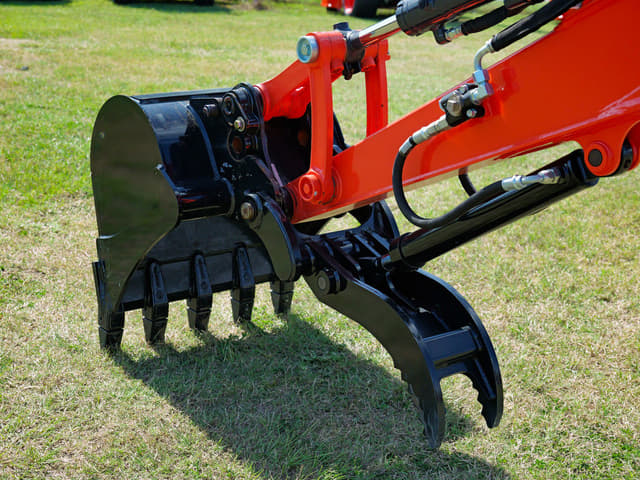 Image of Kubota KX033-4 equipment image 4