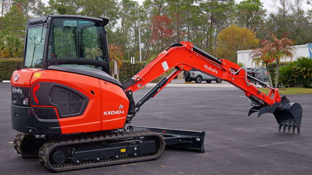 Image of Kubota KX040-5 equipment image 2