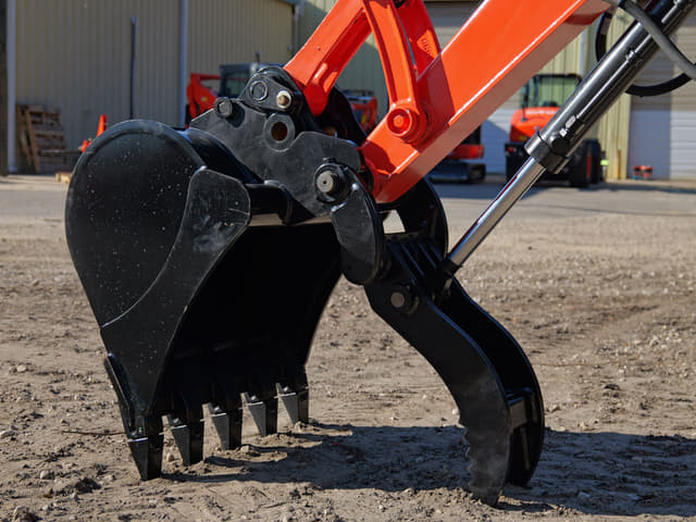 Image of Kubota KX040-5 equipment image 4