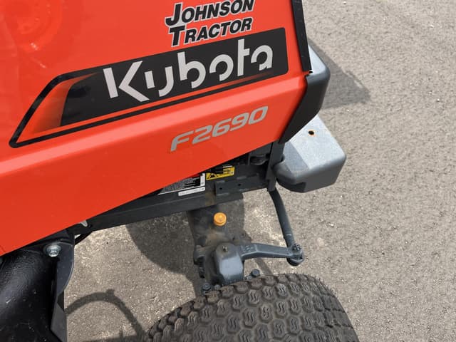 Image of Kubota F2690 equipment image 4