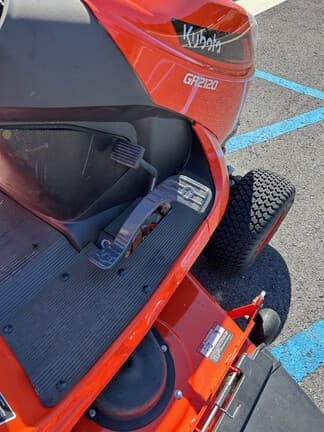 Image of Kubota GR2120 equipment image 4