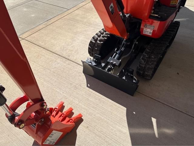 Image of Kubota K008-5 equipment image 4