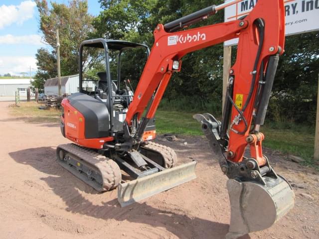 Image of Kubota KX030-4 equipment image 4