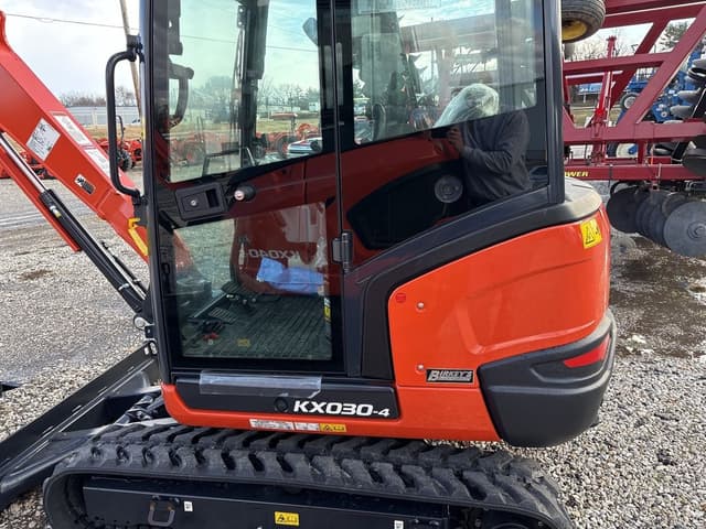Image of Kubota KX030-4R2 equipment image 4