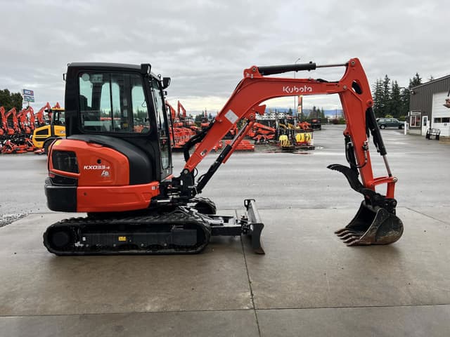Image of Kubota KX033-4 equipment image 4