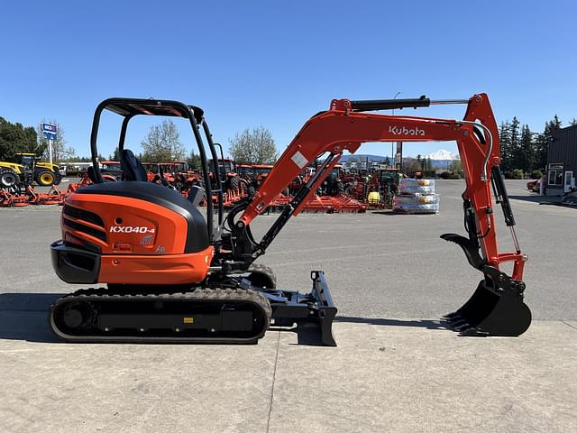 Image of Kubota KX040-4 equipment image 4
