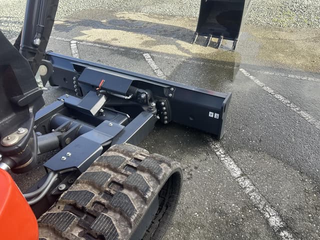 Image of Kubota KX040-4 equipment image 4