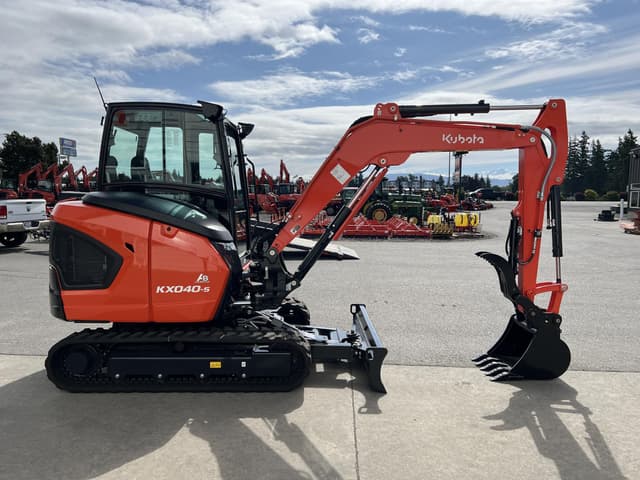 Image of Kubota KX040-5 equipment image 4