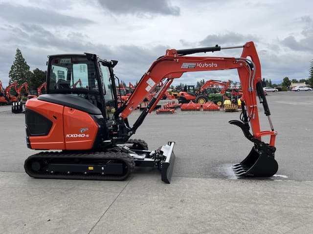 Image of Kubota KX040-5 equipment image 4