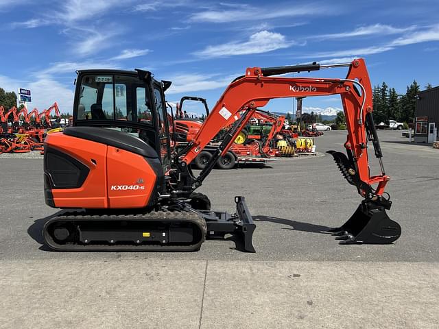Image of Kubota KX040-5 equipment image 4