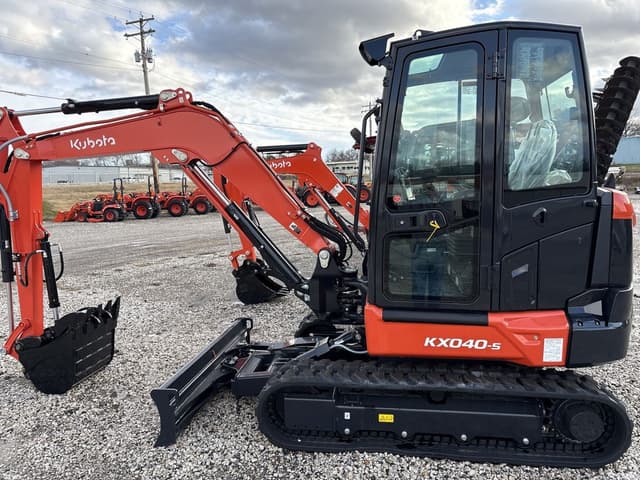 Image of Kubota KX040-5R3A equipment image 3
