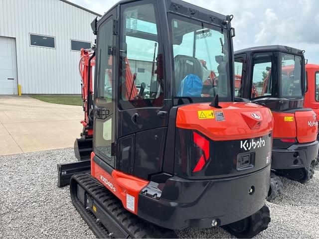 Image of Kubota KX040-5 equipment image 4