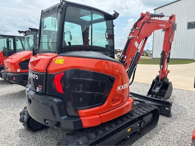 Image of Kubota KX057-5 equipment image 4