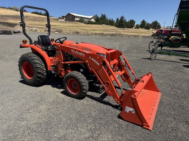 Image of Kubota L3302 equipment image 3