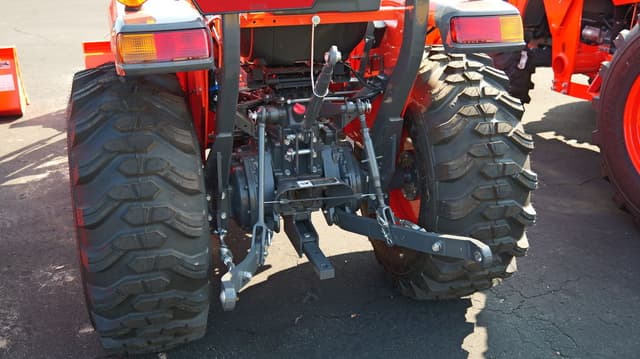 Image of Kubota L3302 equipment image 4