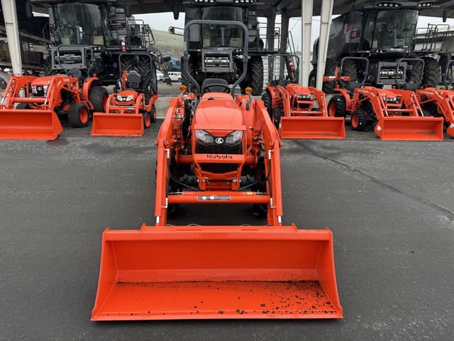 Image of Kubota L3902 equipment image 4