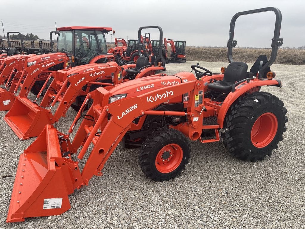 Main image Kubota L3302HST