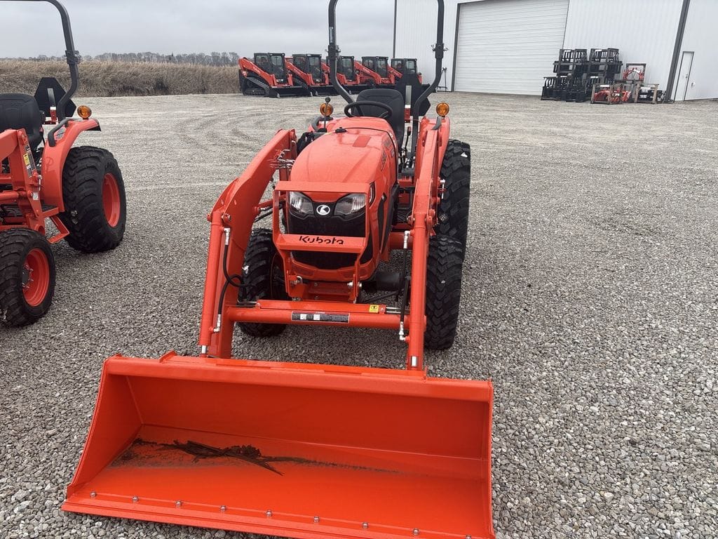 Main image Kubota L3302HST