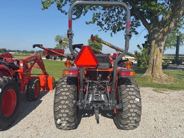 Image of Kubota L3302HST equipment image 2