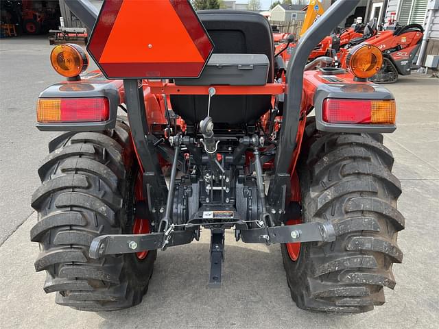 Image of Kubota L3302HST equipment image 4