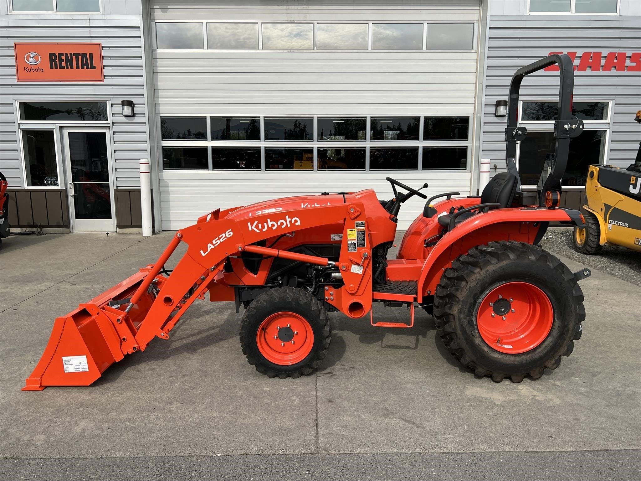 2025 Kubota L3302HST Equipment Image0